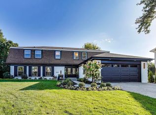 4003 Yorkshire Ln, Northbrook, IL 60062