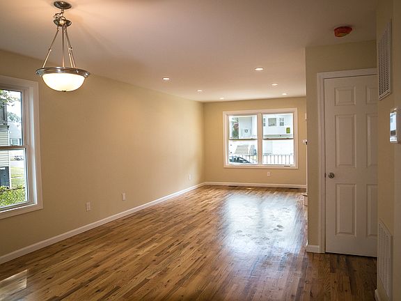 4th image of 135 Gormley Ave