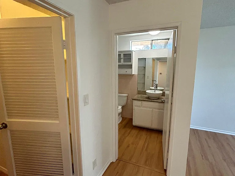 5320 Whitsett Ave #8 — Photo 37