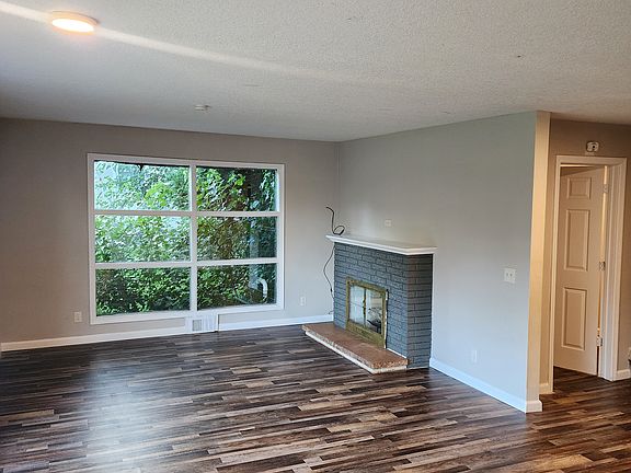4th image of 1853 39th Ave NE