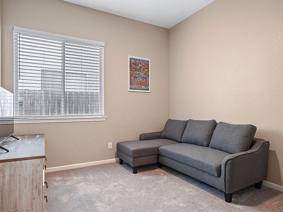 5th image of 140 Jarvis Cir