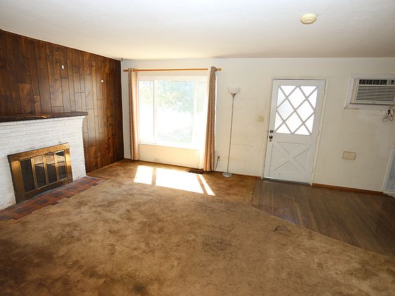 2nd image of 301 Olive Ct