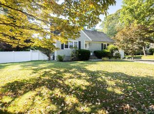 30 Covington St, Huntington Station, NY 11746