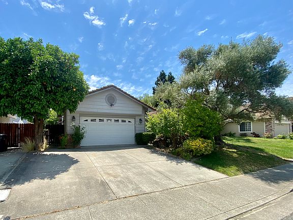 2nd image of 2446 Bay Hill Dr