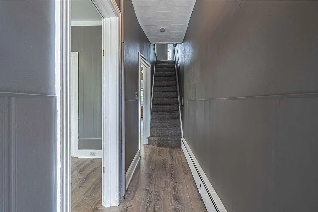 3 bed, 1.5 bath, 1379 sqft, $2,100 — Photo 4