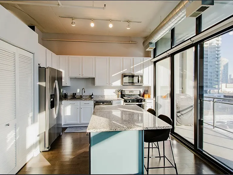 740 W Fulton St #511 — Photo 1