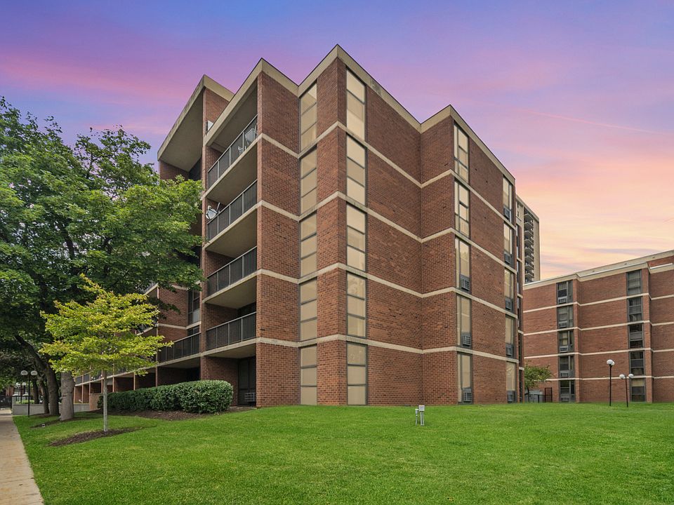 1st image of 2941 S Michigan Ave APT 204