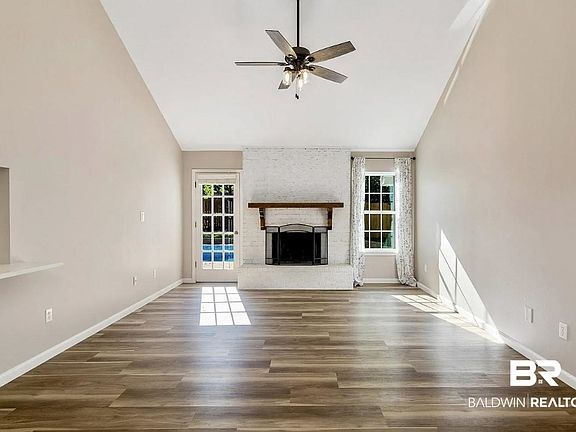 3rd image of 406 Ridgewood Dr