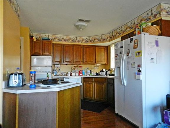 2nd image of 817 Lake Terrace Dr