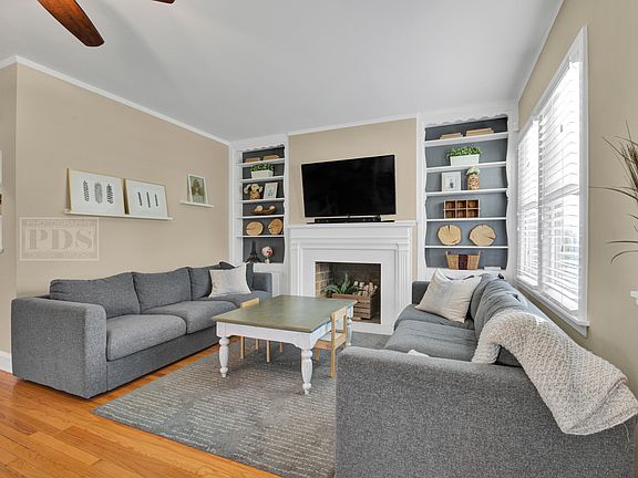 3rd image of 279 E Grantley Ave