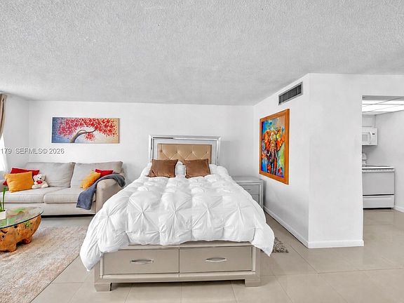 2nd image of 250 174th St APT 810