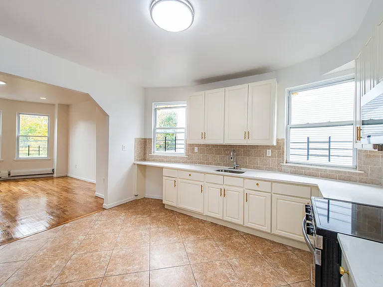Kitchen and Livingroom