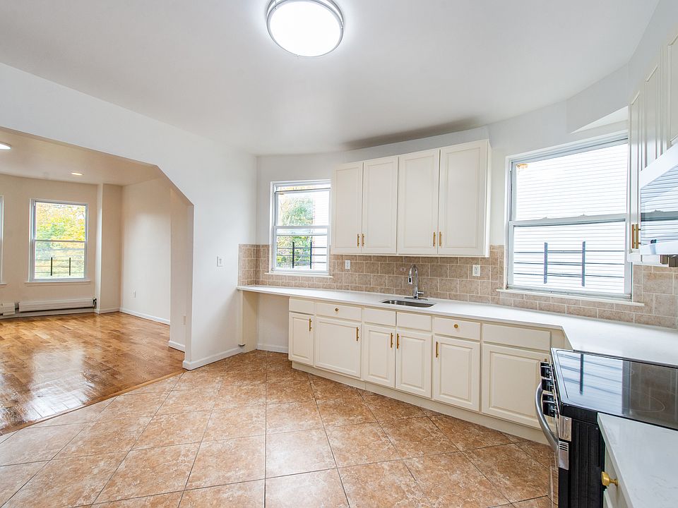 Kitchen and Livingroom