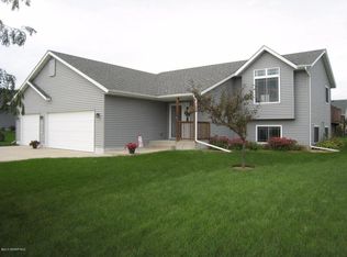 1320 Esther Ln SE, Owatonna, MN 55060