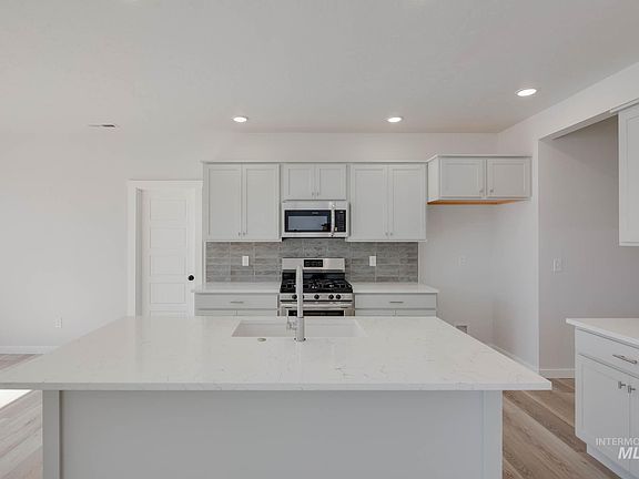 3rd image of 8886 W Celebrity St