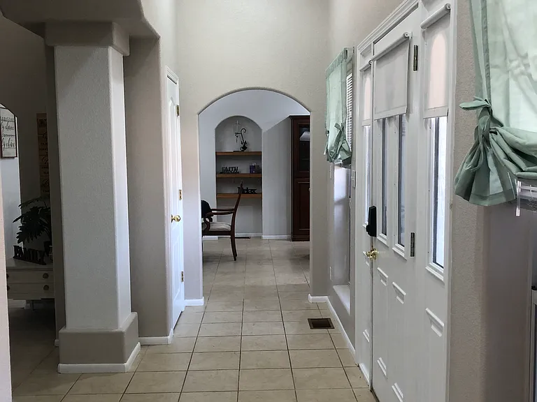 W Sherwood Dr — Photo 6