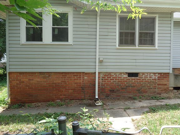 Concrete  walk to basement