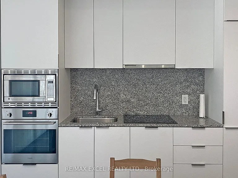 955 Bay St #404 — Photo 9