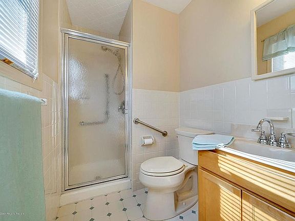 3rd image of 11 Sabinas St