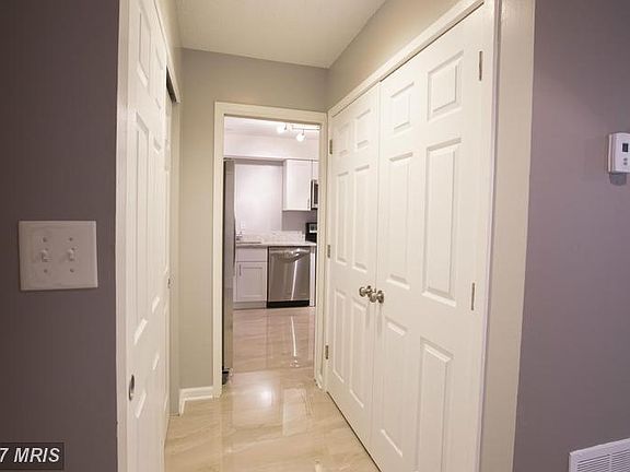 5th image of 3709 S George Mason Dr APT T16e