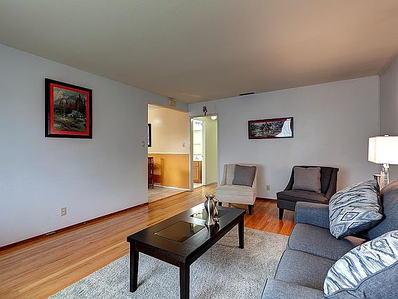 4th image of 6547 Rainbow Dr
