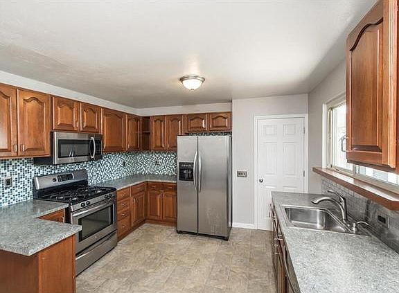 4th image of 755 Madison Ln