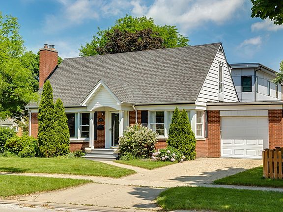 3rd image of 614 W Elm St