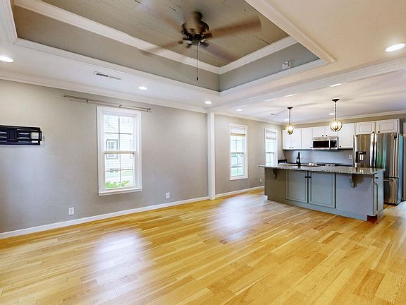 4th image of 1008 Olive St
