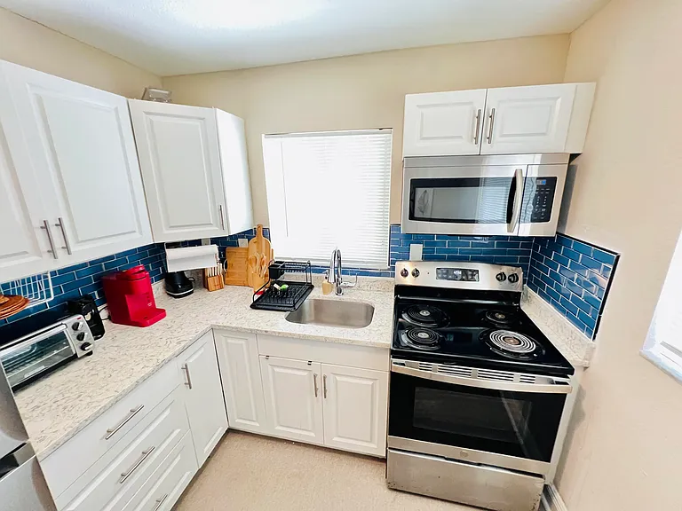 441 NW 7th Ter #4 — Photo 5