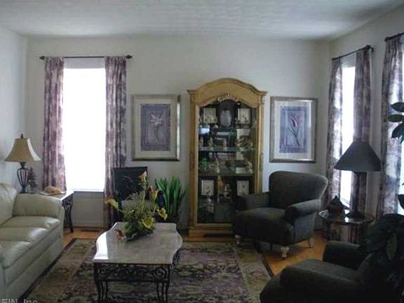 3rd image of 4828 Oriole Dr