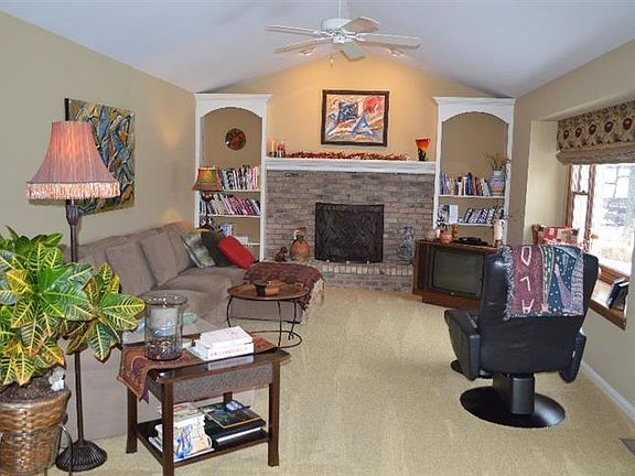 5th image of 766 Lakewood Dr