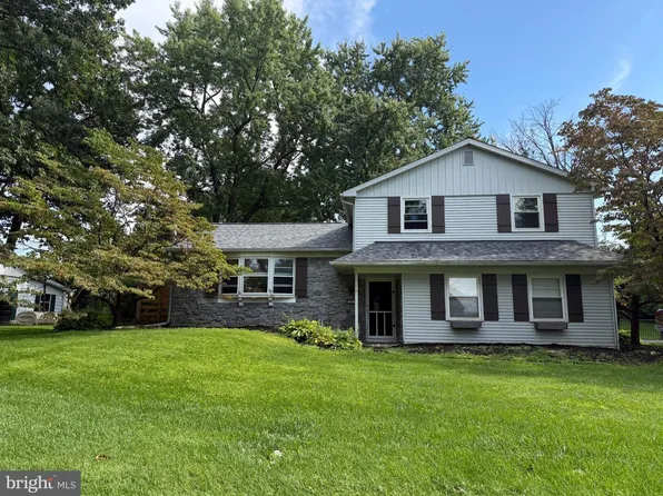 11 Woodland Ave, Lititz, PA 17543