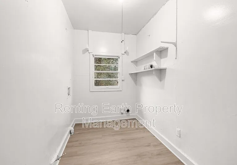221 Lawson Rd — Photo 5