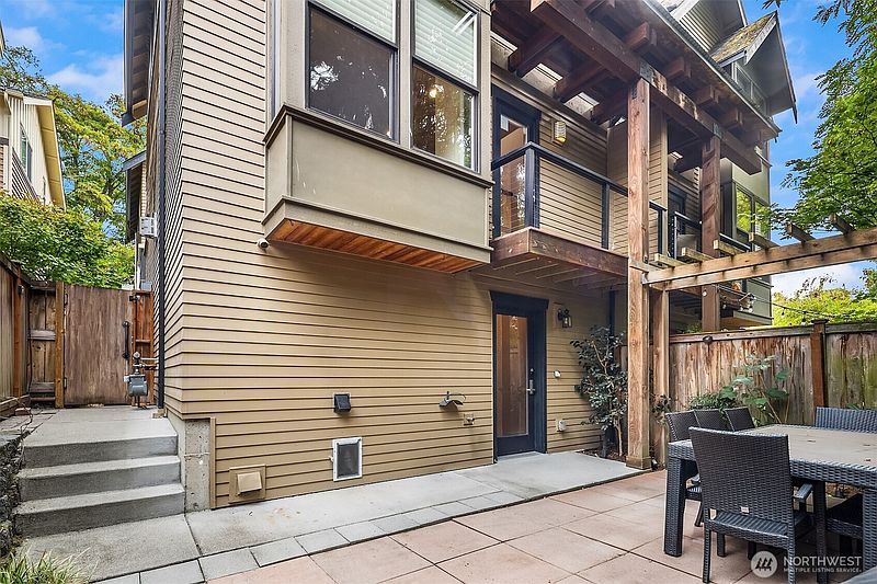 4th image of 3635 Greenwood Avenue N #B