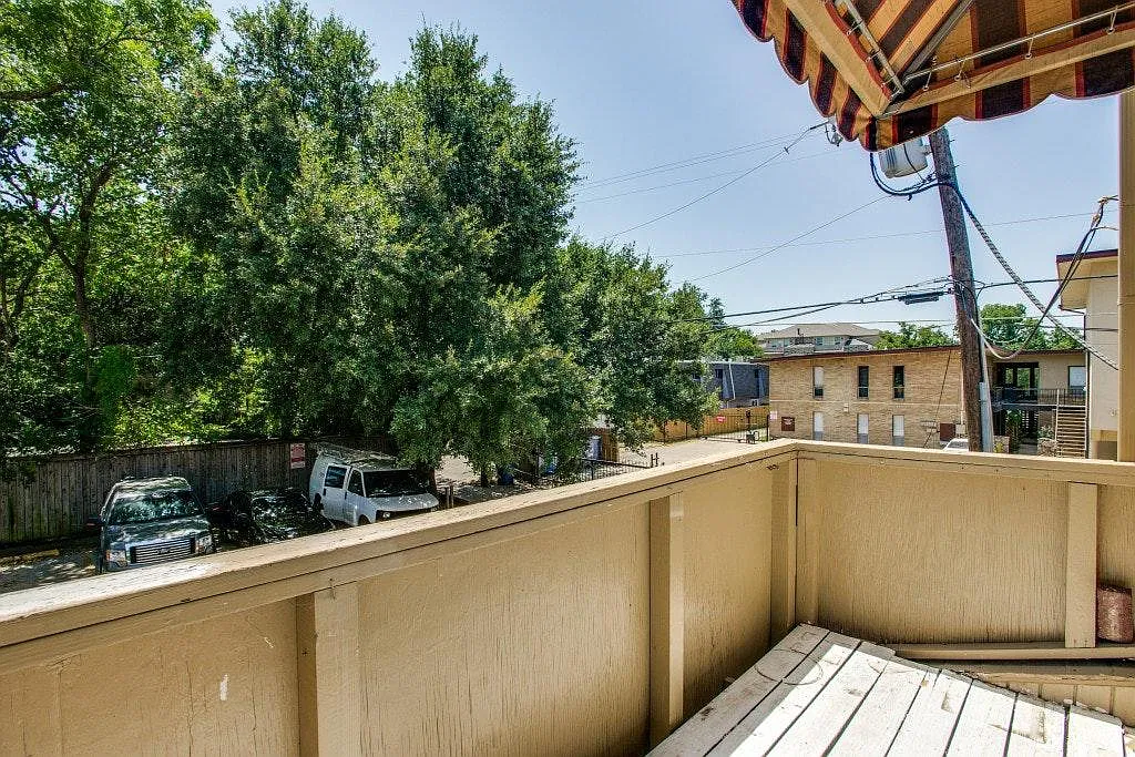 2 bed, 1.5 bath, 1026 sqft, $1,599 — Photo 4