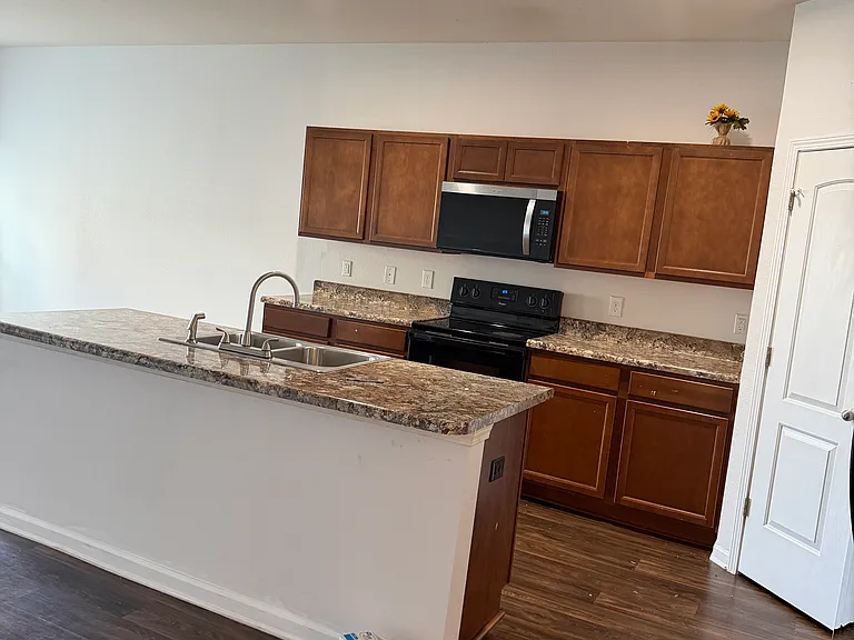 313 Nixon Way — Photo 5