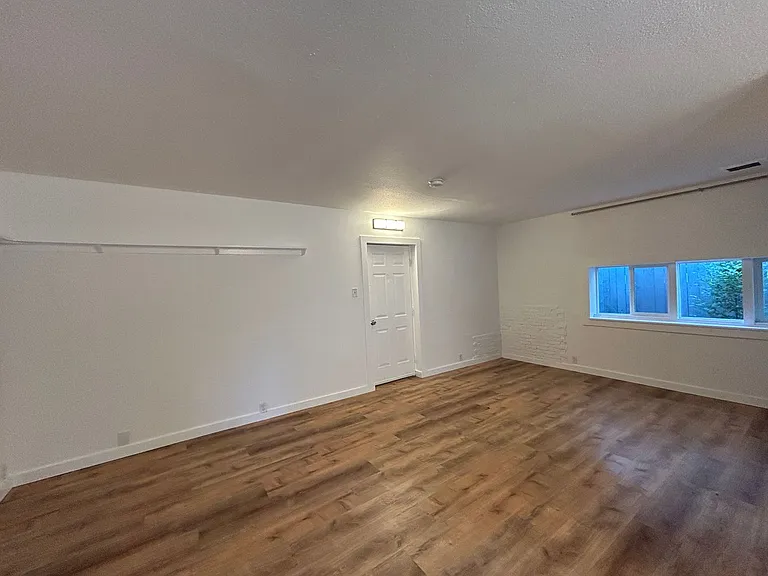 218 SW 7th St — Photo 6