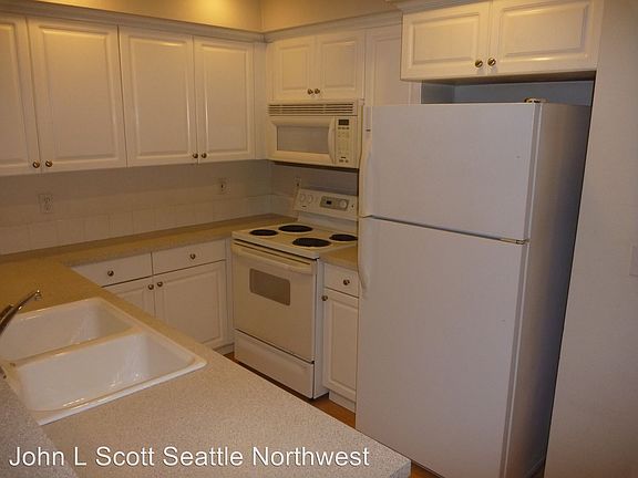 3rd image of 12034 15th Ave NE Unit 107
