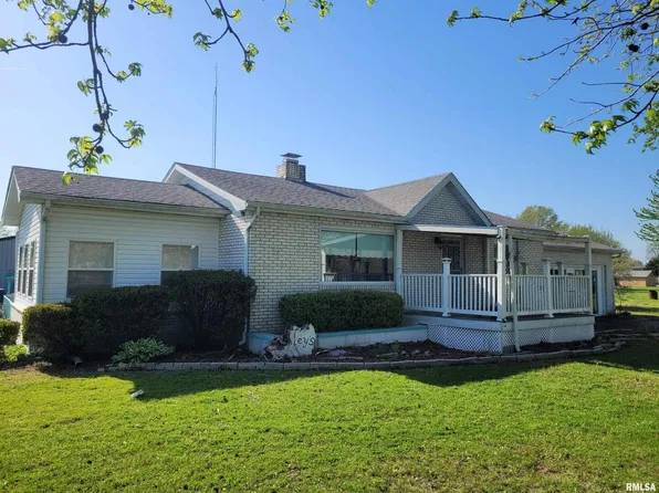513 S Main St, Ina, IL 62846
