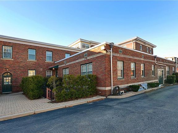 3rd image of 1488 Westminster St #9