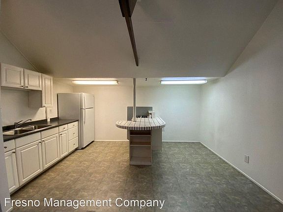 5th image of 581 N Yosemite Ave #B