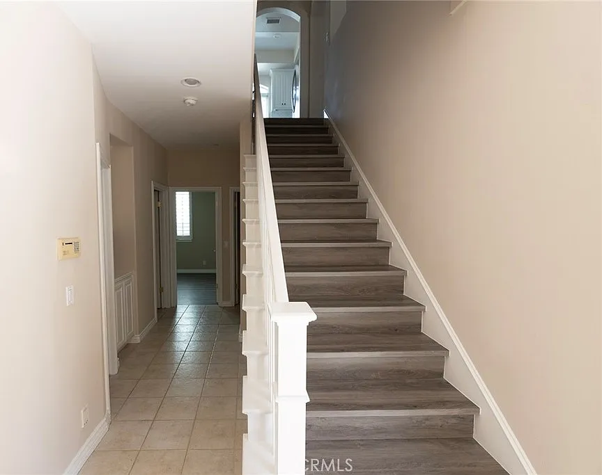 3 bed, 2.5 bath, 1815 sqft, $5,200 — Photo 3