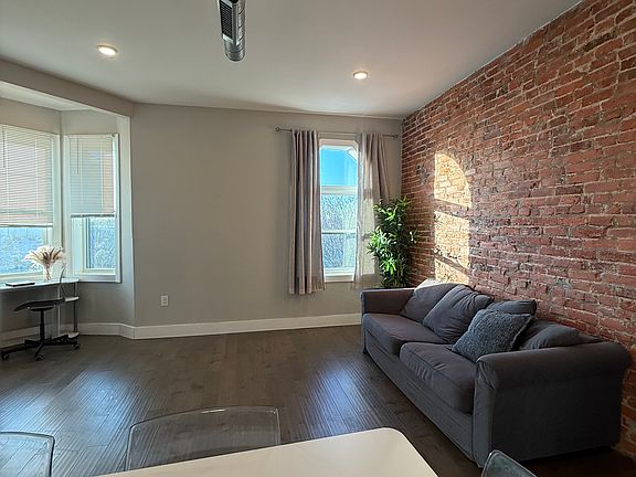 3rd image of 2001 N 33rd St Floor 3
