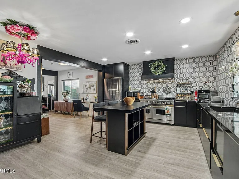 1725 E Verde Ln — Photo 3