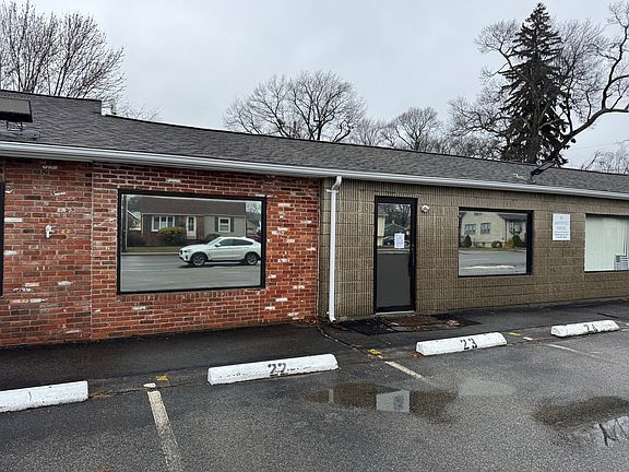 2nd image of 893 Warwick Ave