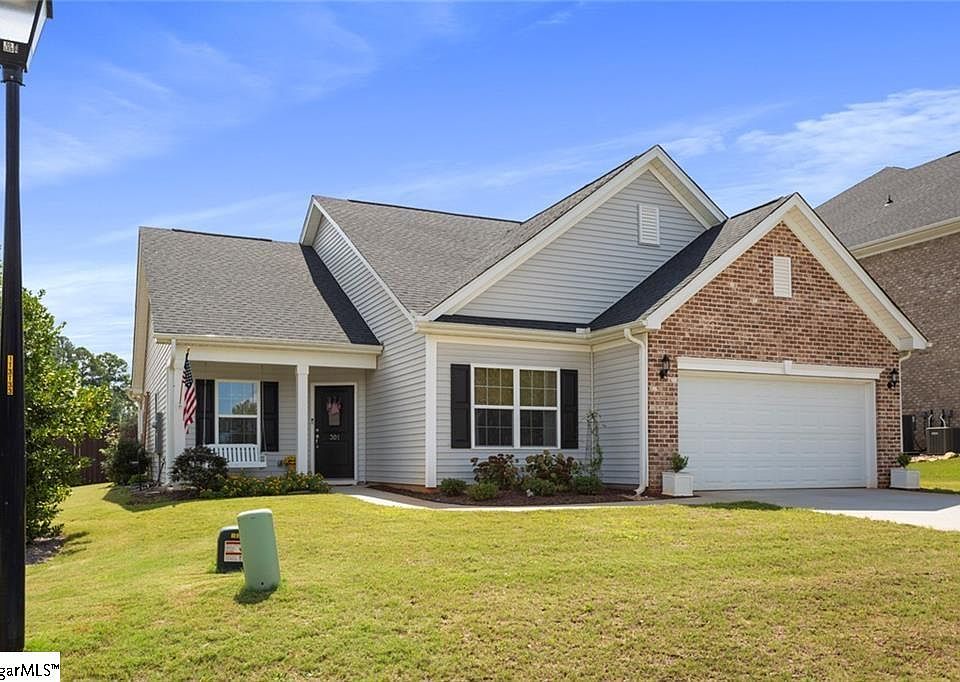 1st image of 301 Valley Oak Dr