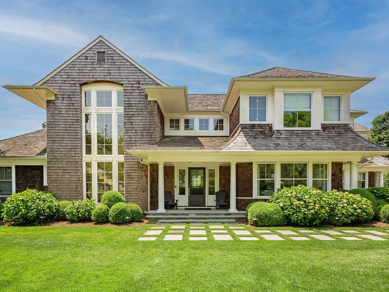Sophisticated Southampton Village Rental — Photo 2