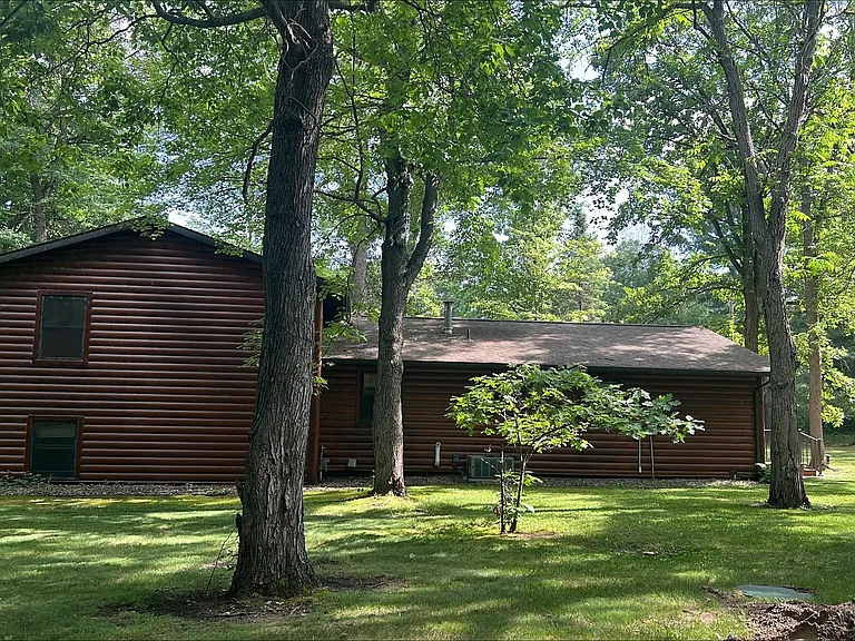 1126 Ebert Dr — Photo 6