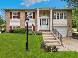 327 W Arquilla Dr, Glenwood, IL