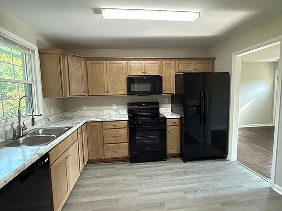 4th image of 810 Hunt St